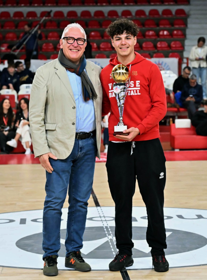VARESE. BASKET. FINALE E PREMIAZIONI TORNEO GIOVANI LEGGENDE MEMORIAL SANDRO GALLEANI NELLA FOTO