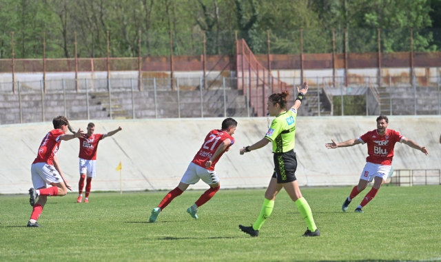 La rete di Zazzi ha illuso il Varese  (foto Blitz)