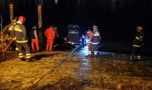Il ripescaggio dell’auto nel lago Maggiore