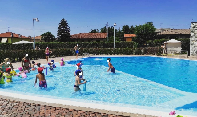 Nuove difficoltà alla piscina di via Rossini: sarà una stagione senza tutti all’aperto, mentre si continua a lavorare per l’efficientamento energetico. Il gestore che avrebbe dovuto aprire una sede alternativa si è in realtà fatto da parte, come spiegano 