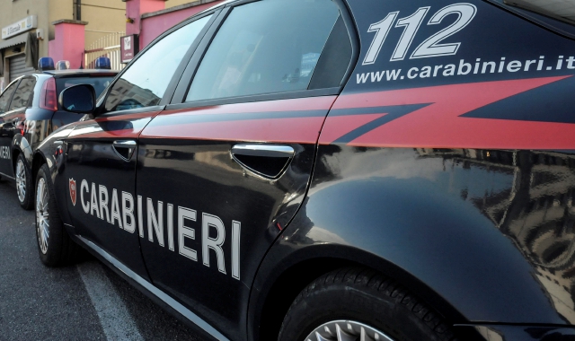 Ubriaco si schianta in auto con a bordo la figlia minorenne