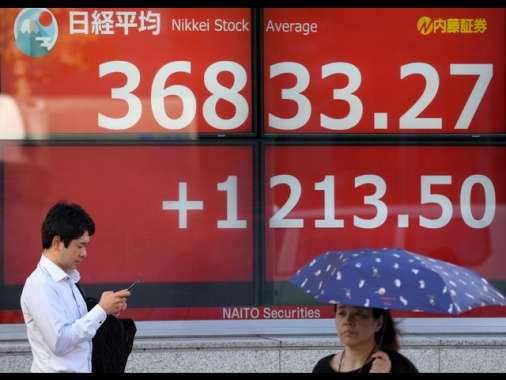 Borsa: Asia in rosso in scia Nasdaq, Europa attesa fiacca