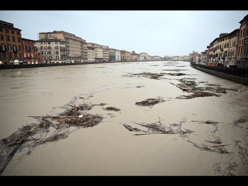 Transitato colmo piena Arno lungo tutta l'asta, 'non criticità'