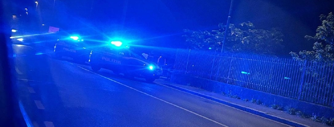 Non si volta dall’altra parte: aggredito
