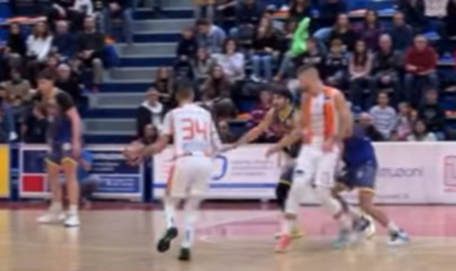 Un momento del derby Sangiorgese-Gazzada