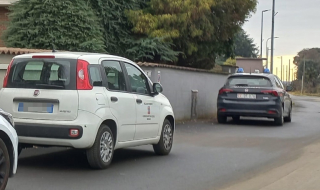 La strada in cui viveva la coppia a Cameri (foto Massimo Delzoppo/ANSA)