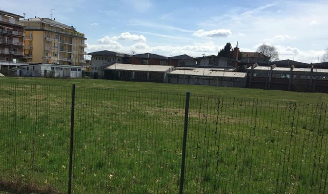 L’ex campo da calcio di via Monte Zeda ad Arona