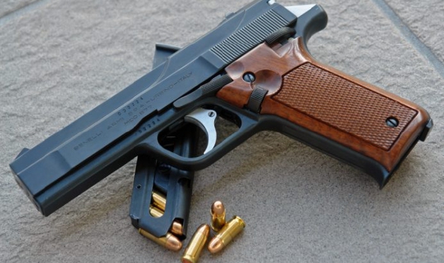 Il 51enne di Gravellona Toce ha minacciato il vicino con una pistola giocattolo senza il tappo rosso