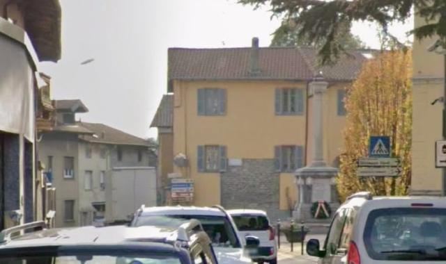 Il gruppo di minoranza Biandronno+ e il consigliere Andrea Tieppo hanno richiesto un consiglio comunale straordinario in tema di sicurezza (centro di Biandronno - foto Google Maps)