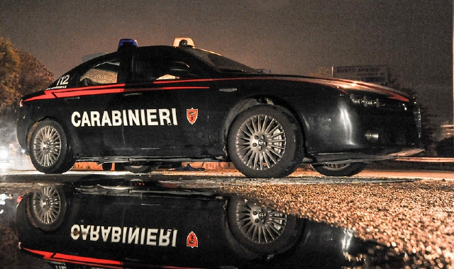 Giovane mamma beve candeggina, i carabinieri la salvano