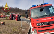 Mezzo pesante si ribalta. Conducente estratto dai vigili del fuoco