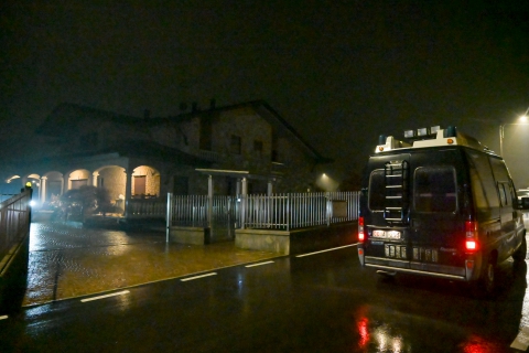 Uccise la moglie in casa: «Seminfermo di mente»