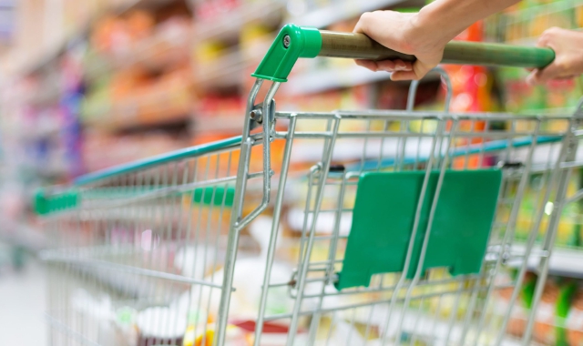 A Pasqua spesa al Carrefour di piazzale Trento a Varese