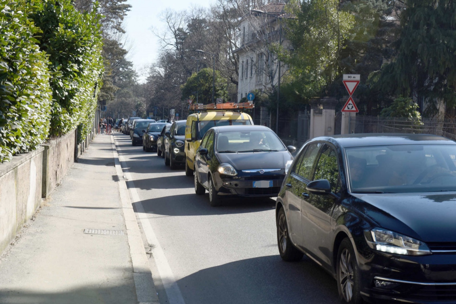 Via Sanvito: incidente e traffico in tilt