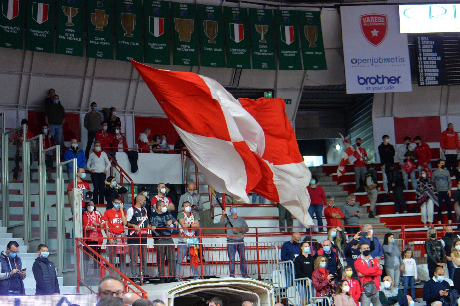 VARESE BASKET OPENJOBMETIS VARESE-OLIMPIA MILANO NELLA FOTO TIFOSI PUBBLICO CURVA