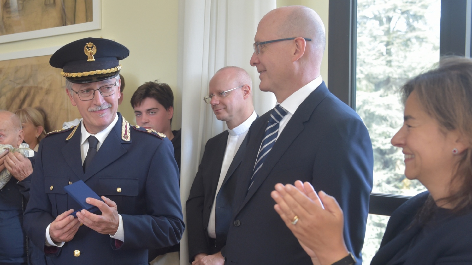 VARESE. PREMIAZIONI IN QUESTURA PER FESTA PATRONO SAN MICHELE ARCANGELO NELLA FOTO 1� DIRIGENTE FRANCO NOVATI