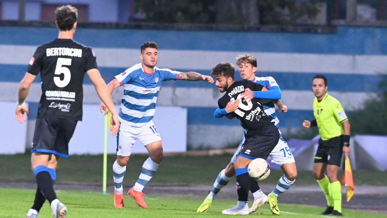 BUSTO ARSIZIO PRO PATRIA NOVARA CALCIO NELLA FOTO MALLAMO