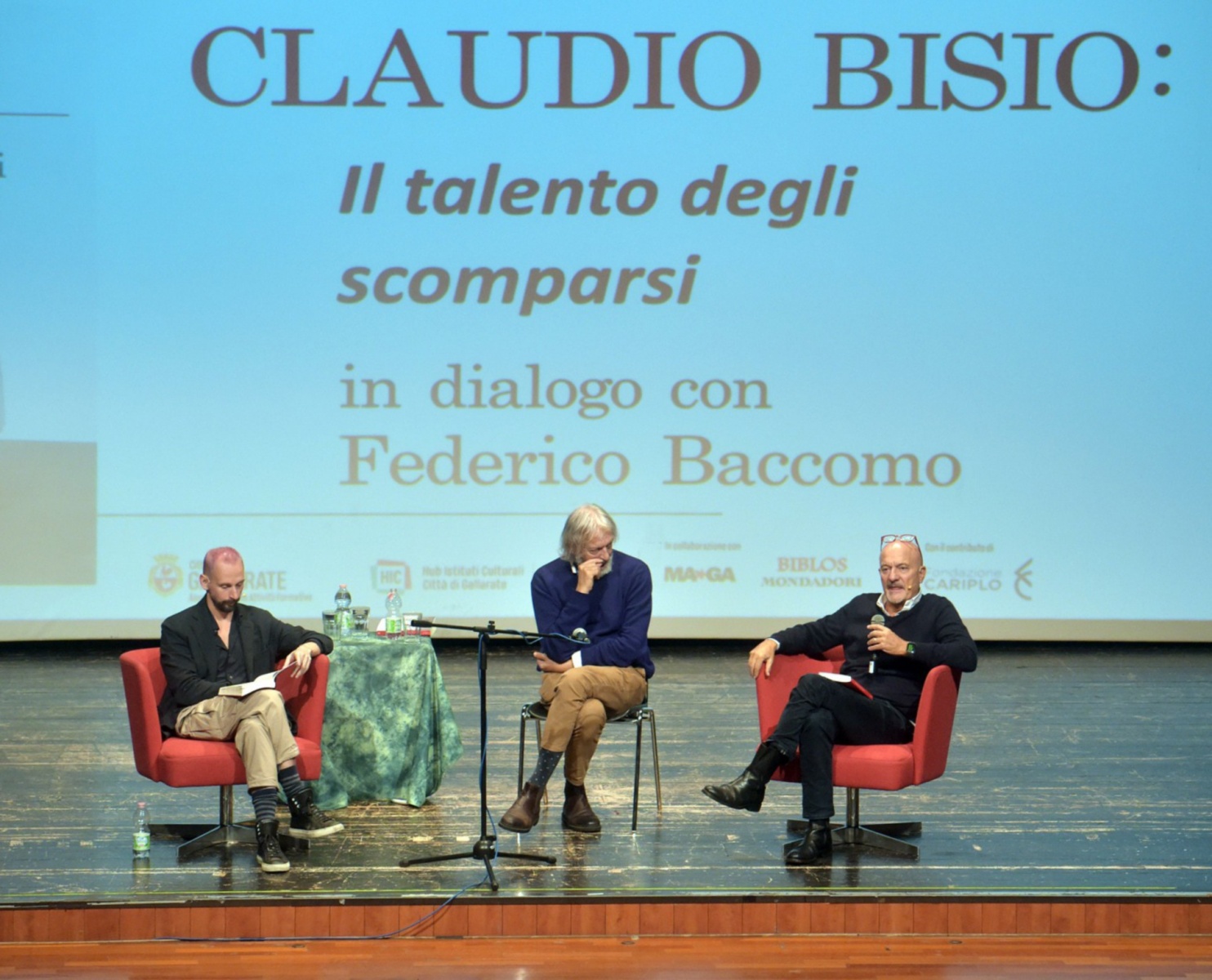 GALLARATE. CLAUDIO BISIO AL TEATRO CONDOMINIO PER PRESENTARE IL SUO LIBRO