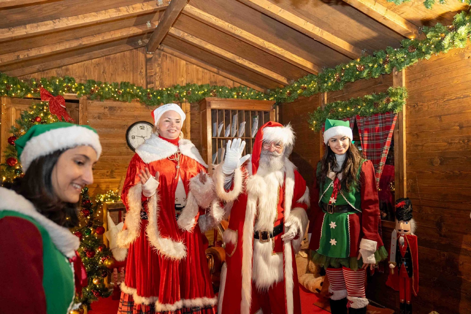 BUSTO ARSIZIO VIA CAVALLOTTI ACCENSIONE ALBERO DI NATALE SFILATA DI NATALE