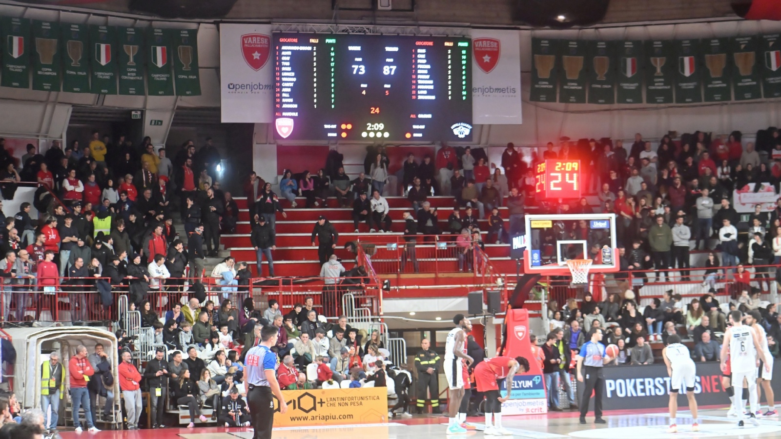 VARESE. BASKET LBA. OPENJOBMETIS VARESE - DOLOMITI ENERGIA TRENTINO NELLA FOTO CURVA SVUOTATA