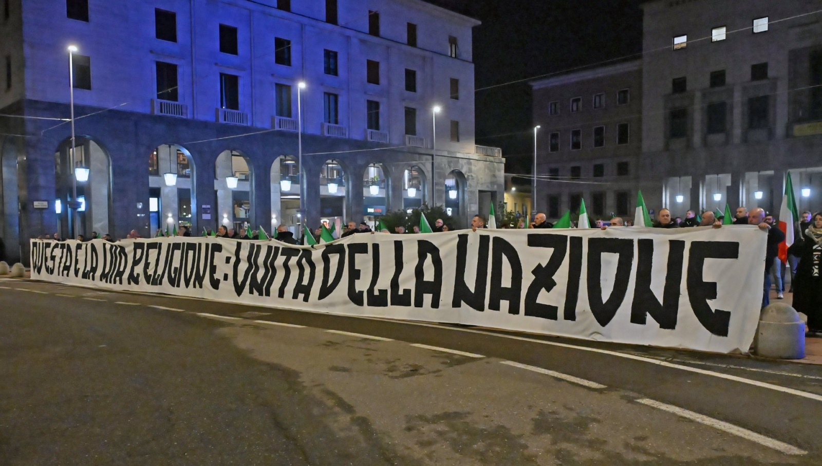 VARESE. CORTEO ESTREMA DESTRA COMMEMORAZIONE FOIBE DALLA STAZIONE FS A PIAZZA MONTE GRAPPA NELLA FOTO