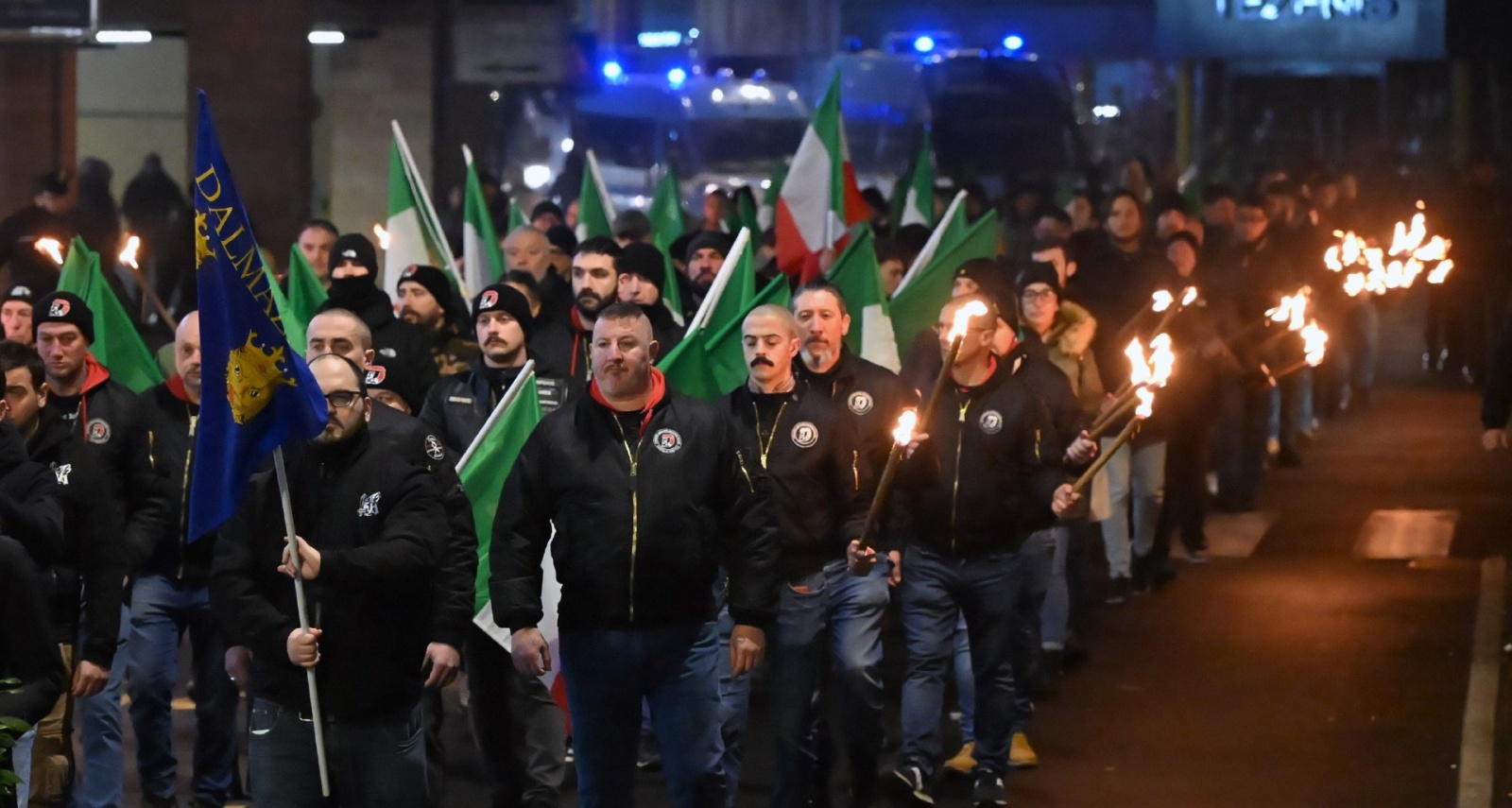 VARESE. CORTEO ESTREMA DESTRA COMMEMORAZIONE FOIBE DALLA STAZIONE FS A PIAZZA MONTE GRAPPA NELLA FOTO