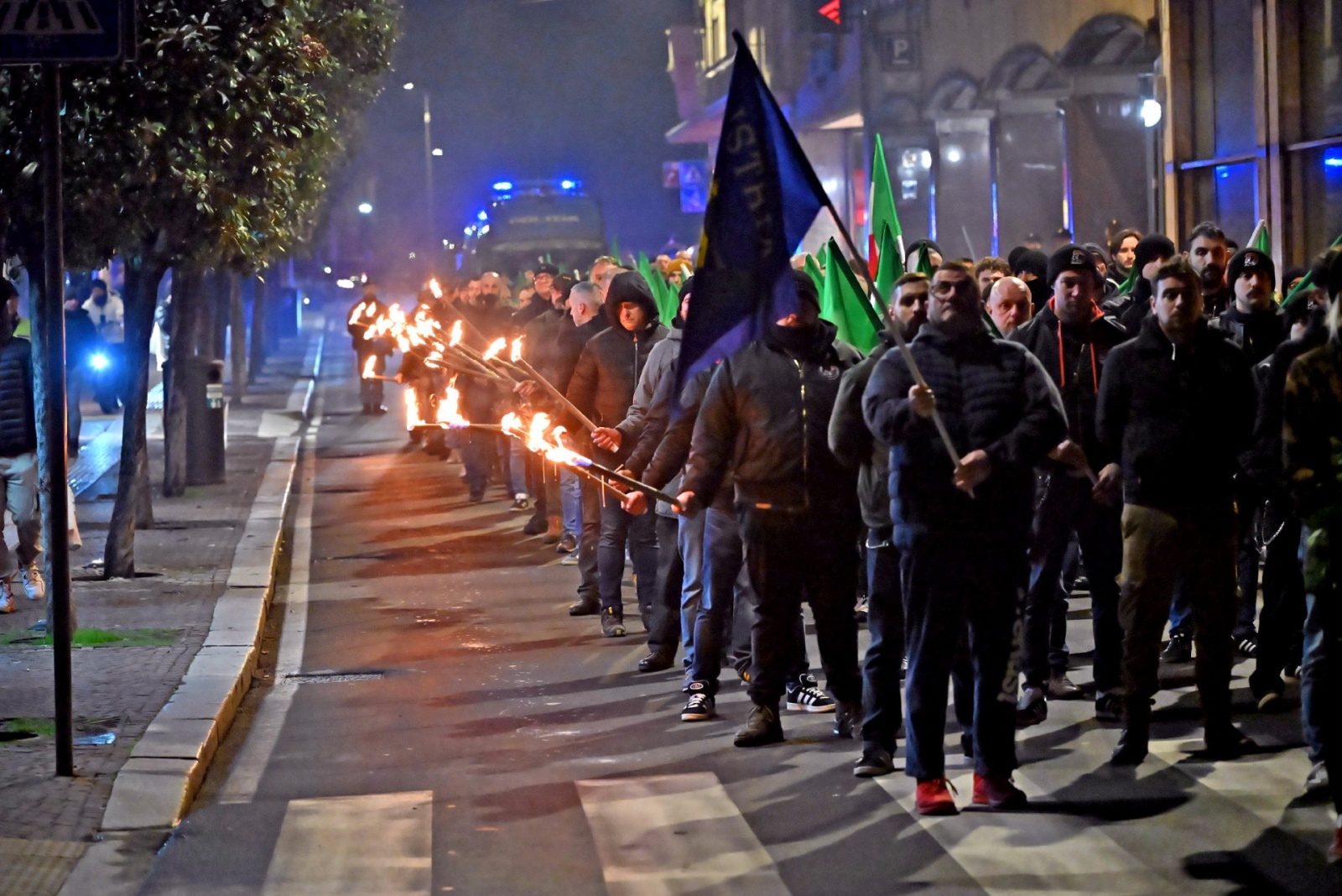 VARESE. CORTEO ESTREMA DESTRA COMMEMORAZIONE FOIBE DALLA STAZIONE FS A PIAZZA MONTE GRAPPA NELLA FOTO