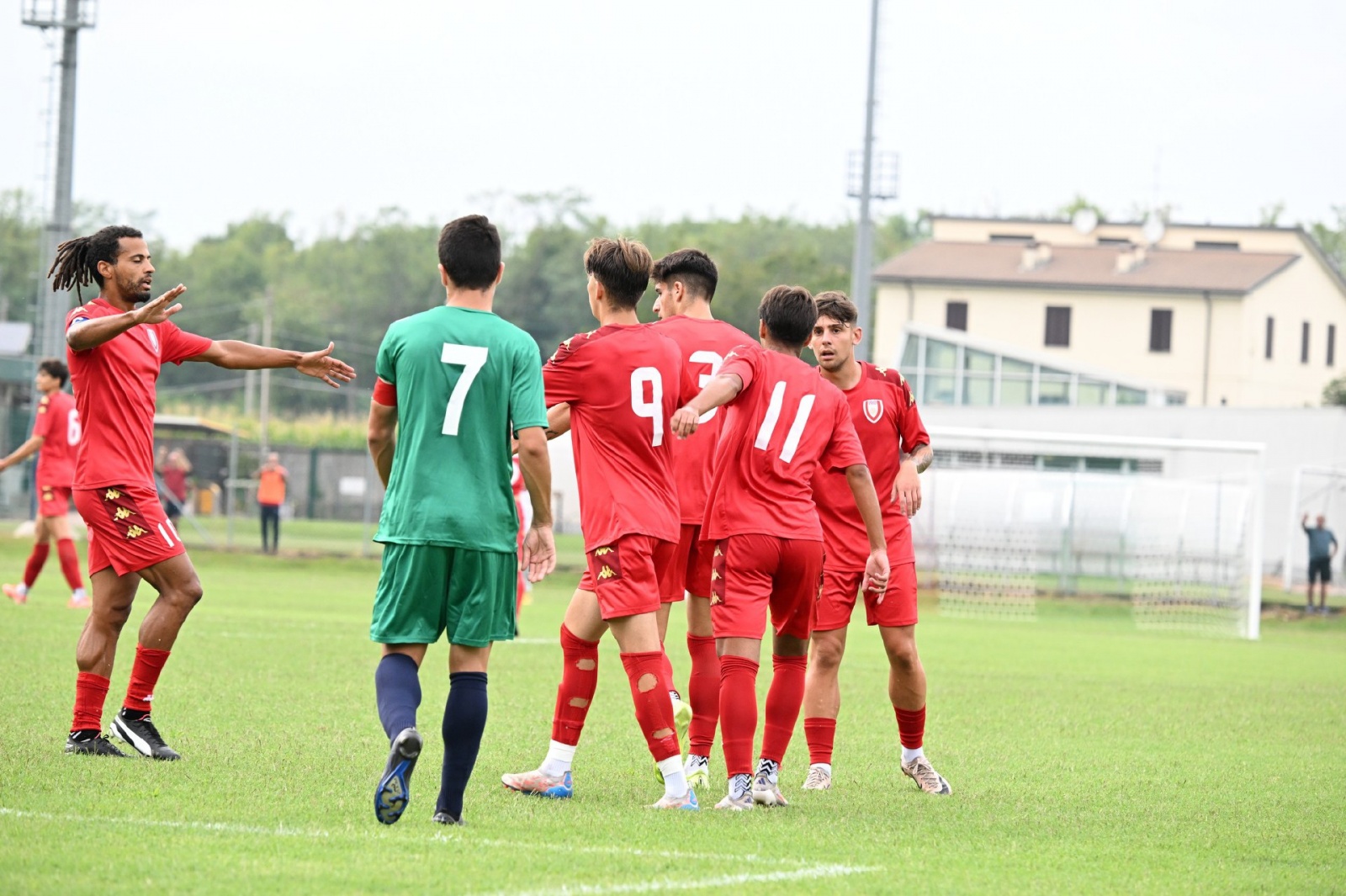 LENTATE SUL SEVESO LENTATESE VARESE CALCIO NELLA FOTO PLISCOVAZ PRIMO GOL VARESE