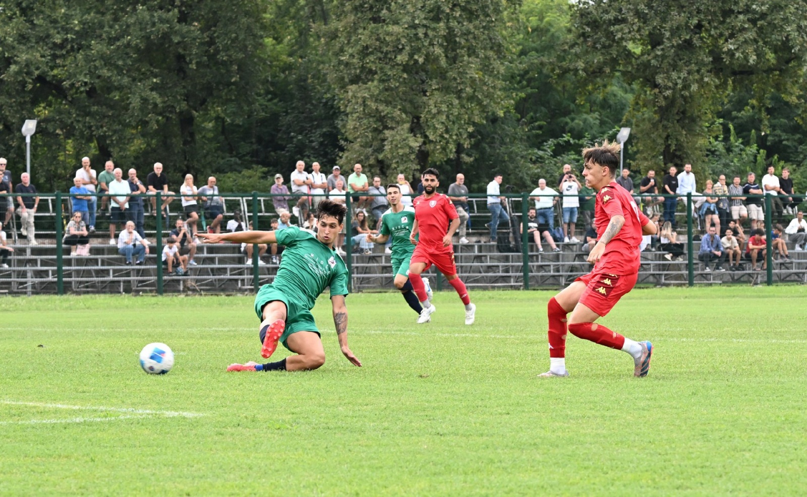 LENTATE SUL SEVESO LENTATESE VARESE CALCIO NELLA FOTO PLISCOVAZ PRIMO GOL VARESE
