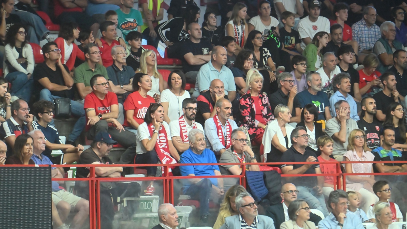 VARESE. BASKET. AMICHEVOLE OPENJOBMETIS VARESE-BLU BERGAMO NELLA FOTO PUBBLICO TIFOSI