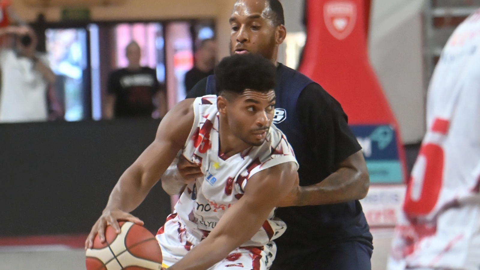 VARESE. BASKET. AMICHEVOLE OPENJOBMETIS VARESE-BLU BERGAMO NELLA FOTO FREEMAN