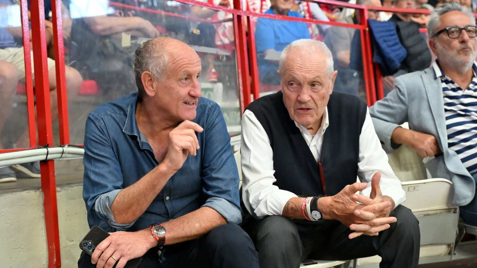 VARESE. BASKET. AMICHEVOLE OPENJOBMETIS VARESE-BLU BERGAMO NELLA FOTO TOTO BULGHERONI CON ALBERTO CASTELLI