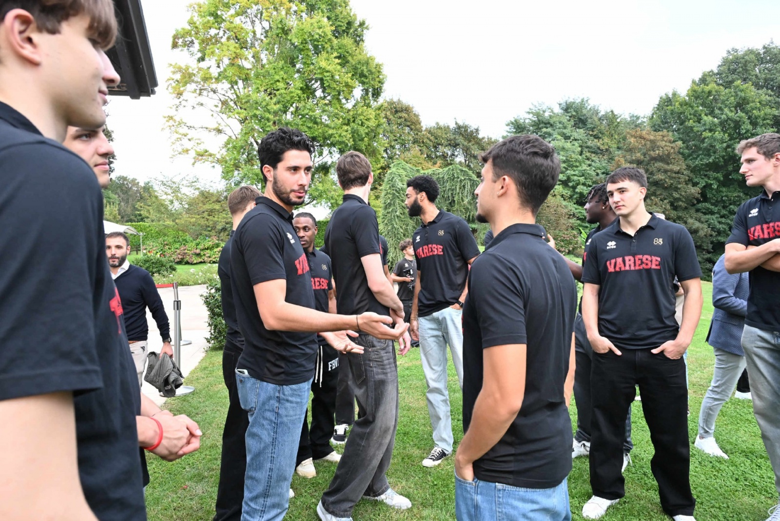 MONVALLE. PRESENTAZIONE SQUADRA E MAGLIE OPENJOBMETIS PALLACANESTRO VARESE 2025 2026 A VILLA IL GERANEO NELLA FOTO ALVITI E LIBRIZZI