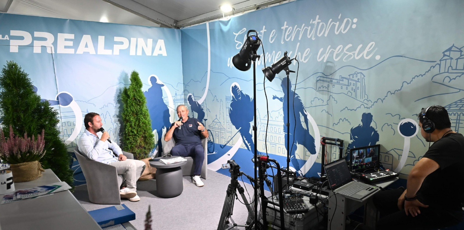 VARESE. DIRETTA DALLO STAND PREALPINA IN FIERA. LUCA BROGGINI INTERVISTA GIOVANNI CALABRESE. FOTO ANCHE CON SIGNORA DANIELA BRAMATI FERRARIO