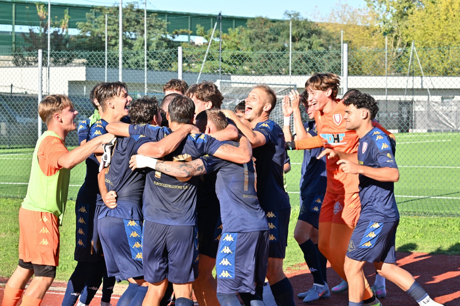 PERO CLUB MILANO VARESE CALCIO NELLA FOTO FINE PARTITA