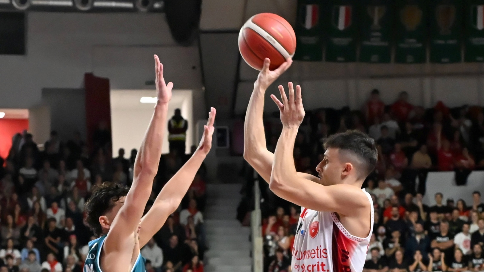 VARESE. BASKET LBA. OPENJOBMETIS VARESE-ACQUA S. BERNARDO CANTUÕ NELLA FOTO LIBRIZZI