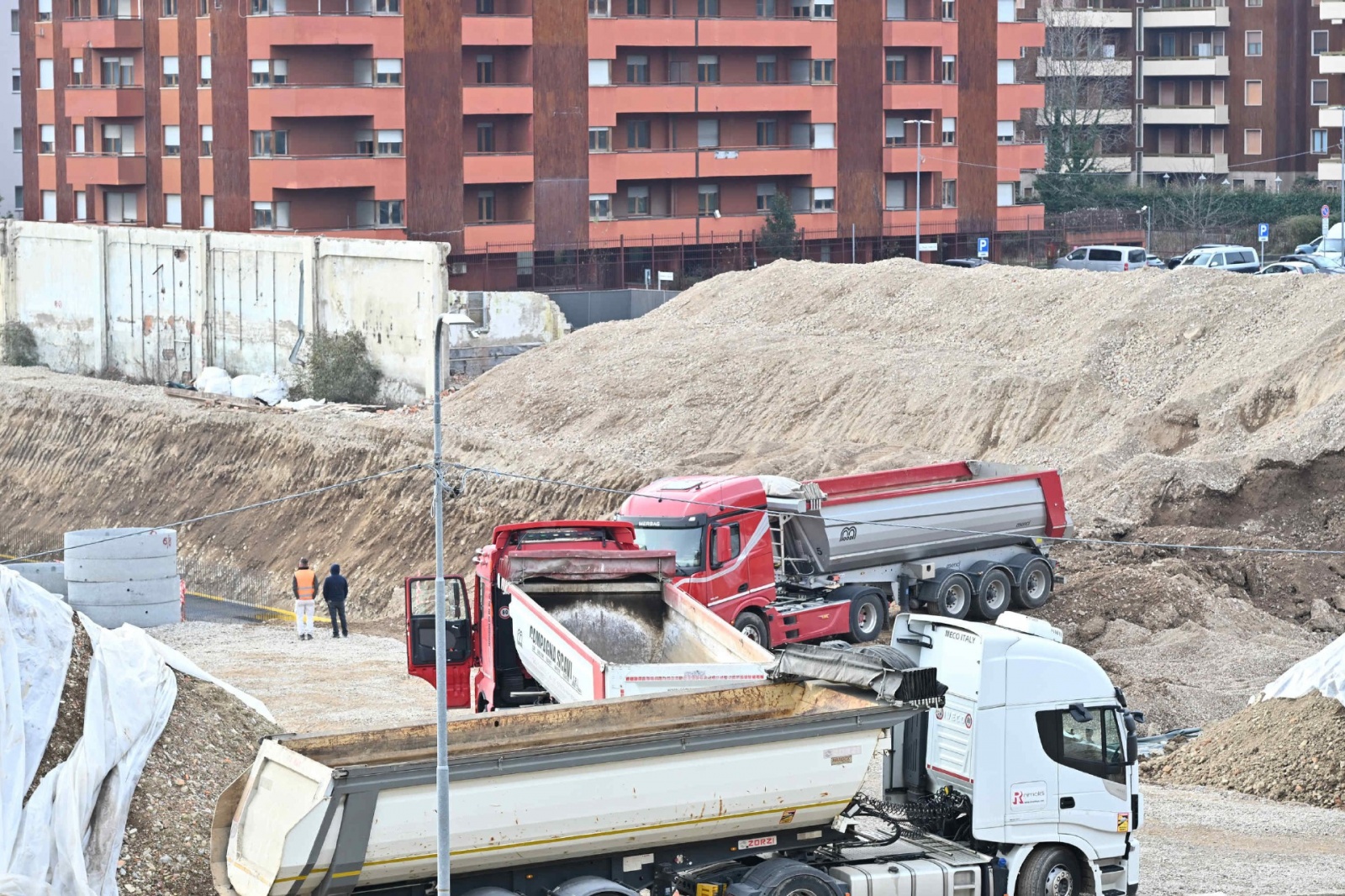 VARESE. PROSEGUONO I LAVORI AL CANTIERE EX AERMACCHI FUTURO CENTRO COMMERCIALE TIGROS