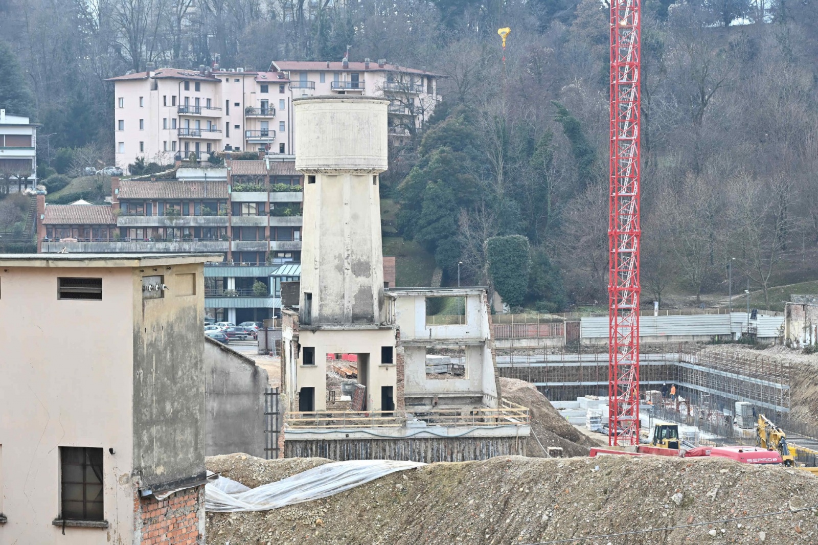 VARESE. PROSEGUONO I LAVORI AL CANTIERE EX AERMACCHI FUTURO CENTRO COMMERCIALE TIGROS