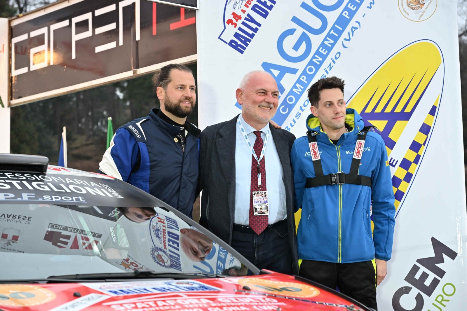 VARESE. 34� RALLY DEI LAGHI. ARRIVI E PREMIAZIONI AI GIARDINI ESTENSI NELLA FOTO AUTO 8 RIPOLI BELLORINI CON SINDACO MASTROMARINO