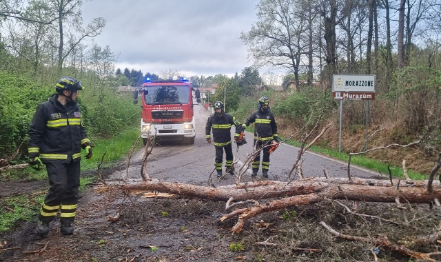 L’intervento dei vigili del fuoco a Morazzone