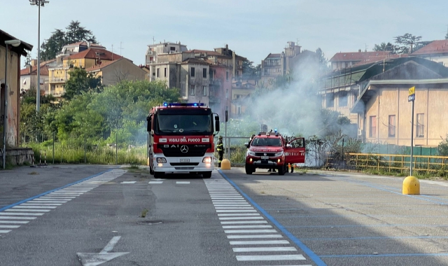 Varese, incendio in piazzale Trieste