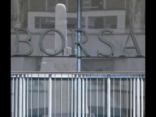 Borsa: Milano apre in forte calo (-1,4%)