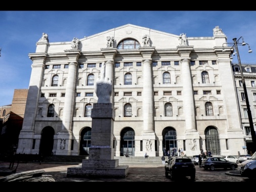 Borsa: Milano chiude in calo, Ftse Mib -1,17%