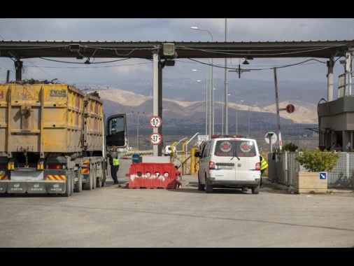 Tre morti in un attentato al valico della Cisgiordania