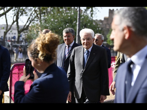 Mattarella depone una corona a Porta San Paolo per l'8 settembre