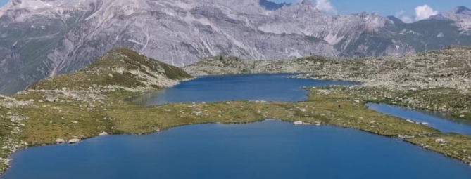 Laghi Suretta: il mondo riflesso nell’acqua