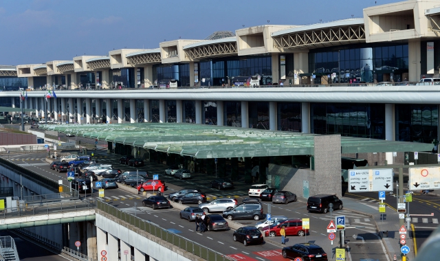 Malpensa, via l'auto al taxista abusivo