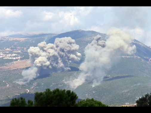 Hezbollah, attacco missilistico su base aerea israeliana