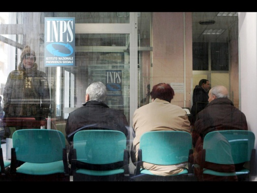 Inps, in pensione in media a 64,2 anni, rischio squilibri