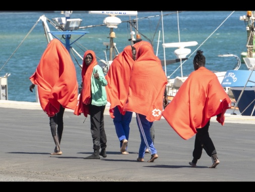 Almeno nove migranti morti in ribaltamento caicco alle Canarie